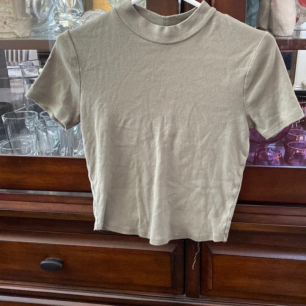 Green tillys, army green cropped short sleeve top